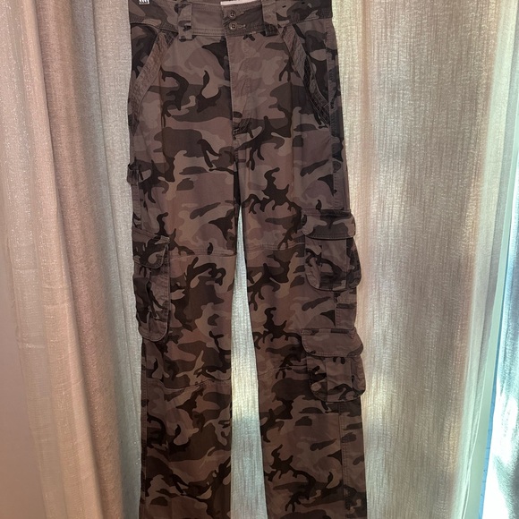 Abercrombie & Fitch Women’s Curve Love Relaxed Cargo Pants - Picture 1 of 4